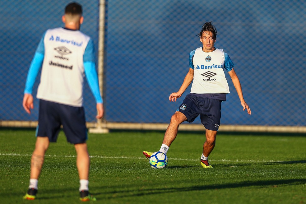Geromel deve ficar à disposição para enfrentar o Atlético-MG (Foto: Lucas Uebel/Divulgação Grêmio)