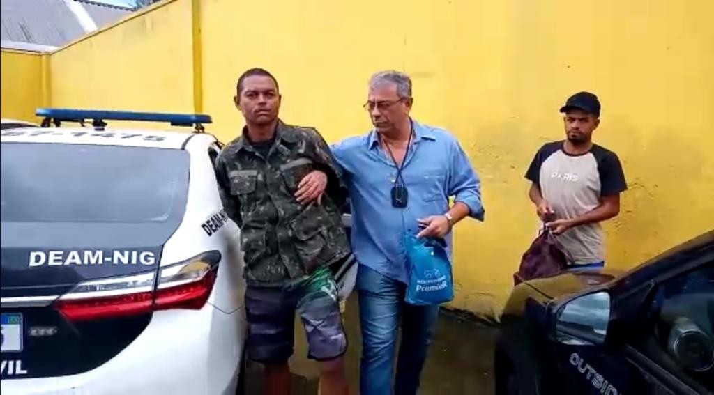 Homem é preso em flagrante por agressão à ex companheira para roubar celular em Nova Iguaçu
