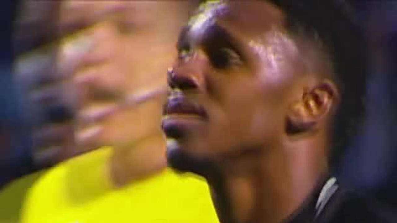 'Agora eu se consagro'! Jeffinho, do Botafogo, erra gol bizarro sem goleiro