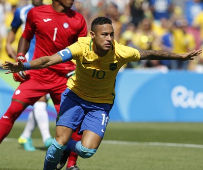 Beijo que vale um presente: Flamengo entregará camisa para Neymar no CT