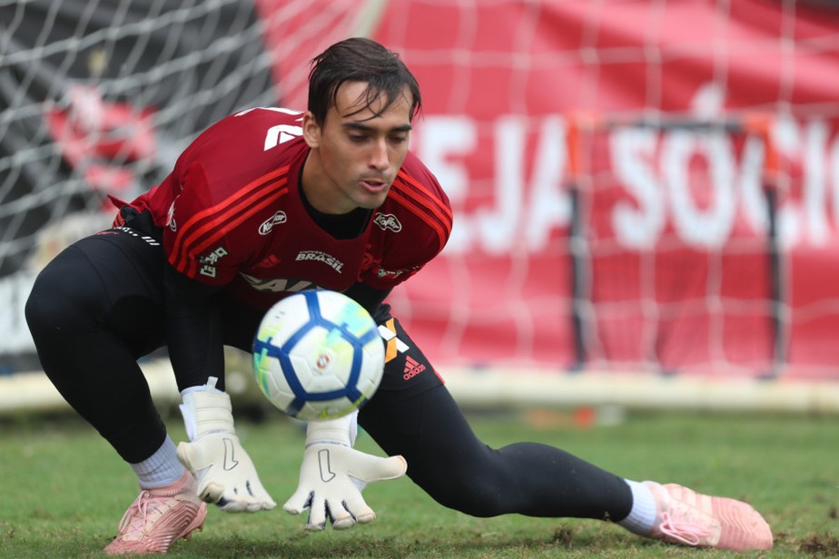 Flamengo empresta goleiro para Atlético-Go