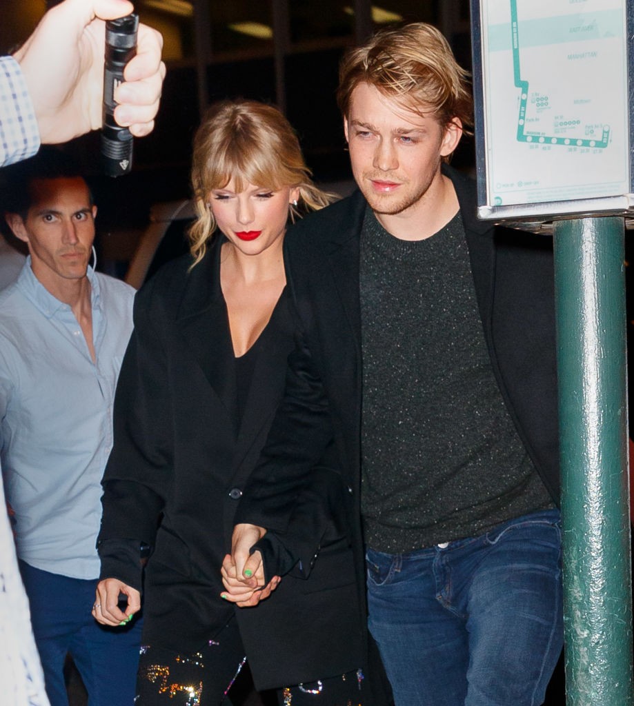 NEW YORK, NEW YORK - OCTOBER 06: Taylor Swift and Joe Alwyn arrive at Zuma on October 06, 2019 in New York City. (Photo by Jackson Lee/GC Images) (Foto: GC Images)