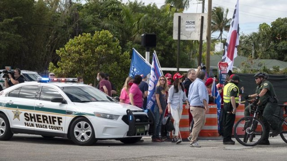 Gabinete do Xerife do Condado de Palm Beach trabalha com o Serviço Secreto dos EUA há anos para proteger Trump e sua família — Foto: EPA