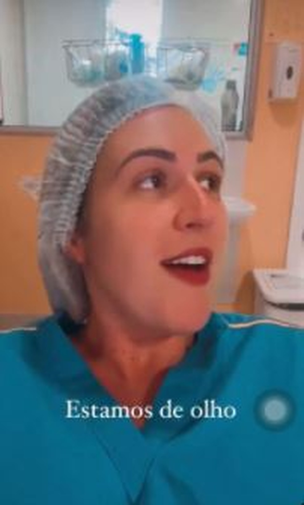 Enfermeira é alvo de investigação de hospital após publicar vídeo em que aparece sem máscara no trabalho — Foto: Reprodução/Instagram