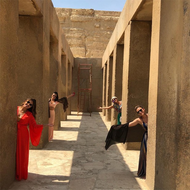 Jaque Ciocci, Luciana Cardoso, Renata Longaray e Daiane de Paula passeiam pelo Egito (Foto: Reprodução / nstagram)