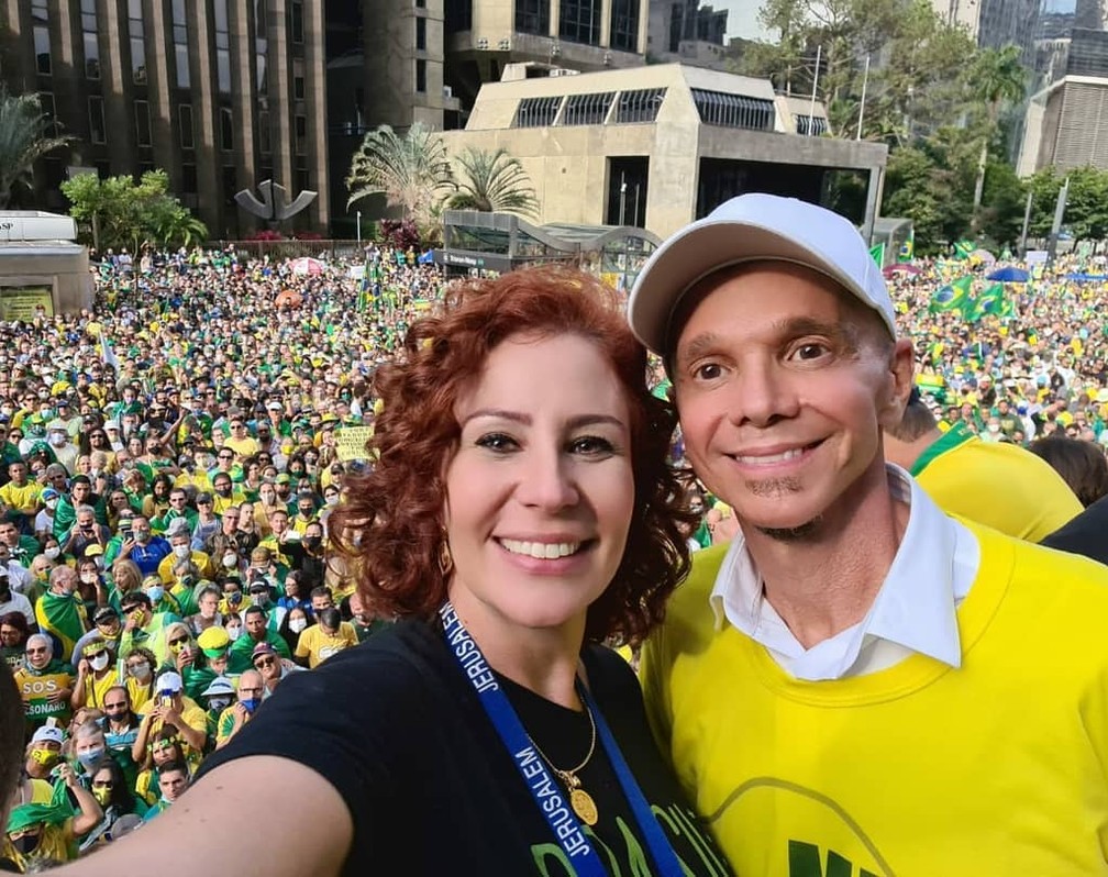 Carla Zambelli divulgou foto com cantor Netinho em ato na Paulista  — Foto: Reprodução / Instagram