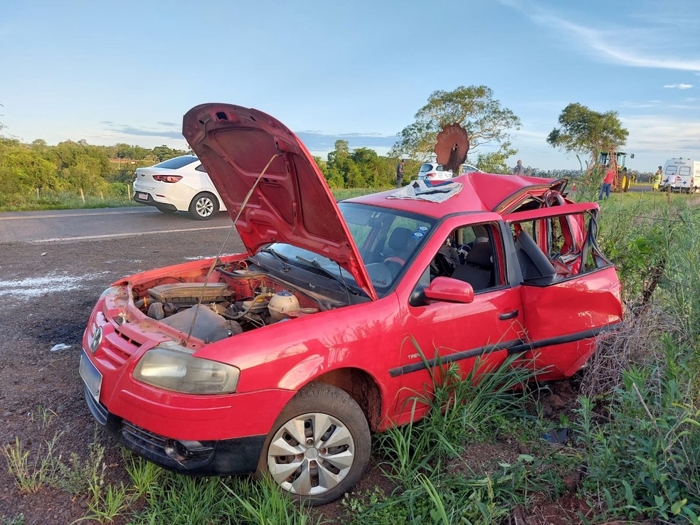 Acidente foi registrado na Estrada Vicinal Primo Melquiades da Silveira (RHR-154), que dá acesso aos distritos de Agissê e Gardênia — Foto: Natalino Bueno