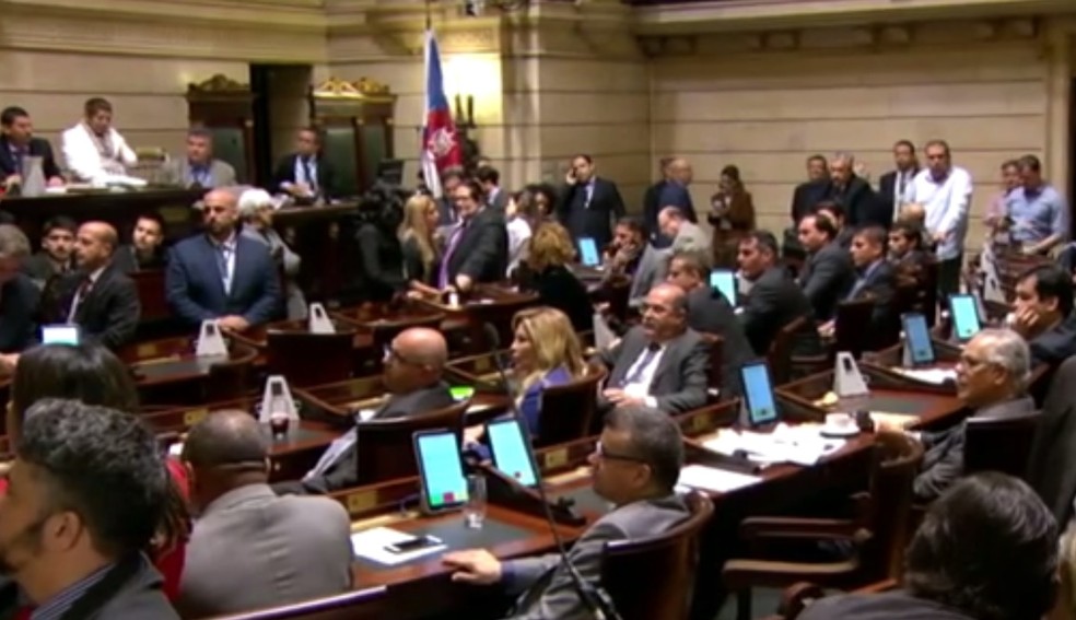 Vereadores durante sessão na Câmara do Rio que aprovou, em primeira discussão, aumento do IPTU (Foto: Reprodução / TV Globo)
