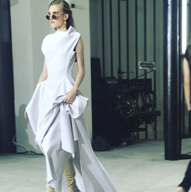 Drape AND shape. Maticevski mixing ready--to-wear and couture. Which season? Whatever Australia says... (Foto: @suzymenkesvogue)