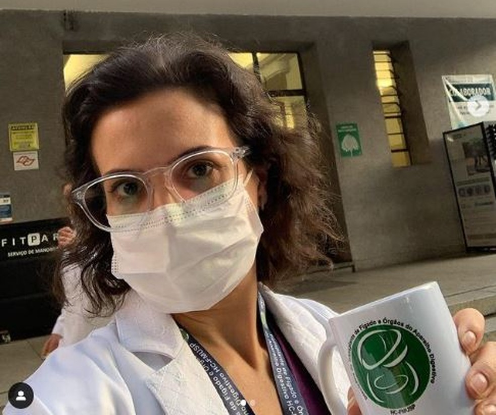 Liliana Ducatti Lopes é médica cirurgiã do aparelho digestivo e faz transplantes de fígado e outros órgãos — Foto: Reprodução/Instagram