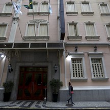 A fachada rosa claro é preservada pelo município do Rio — Foto: Custodio Coimbra/Agência O Globo
