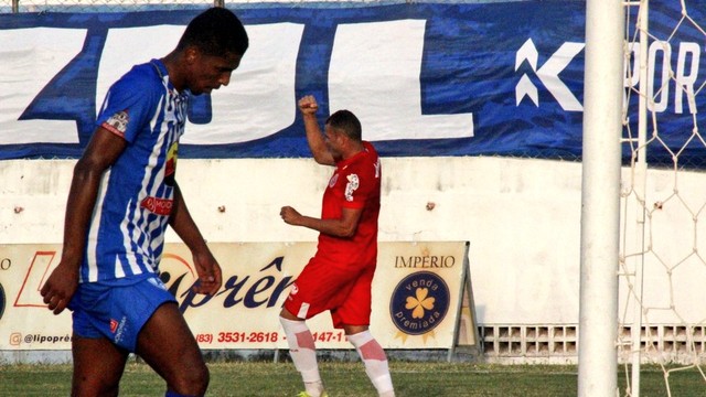 Wallace Pernambucano marca dois na vitória do América-RN sobre o Atlético de Cajazeiras