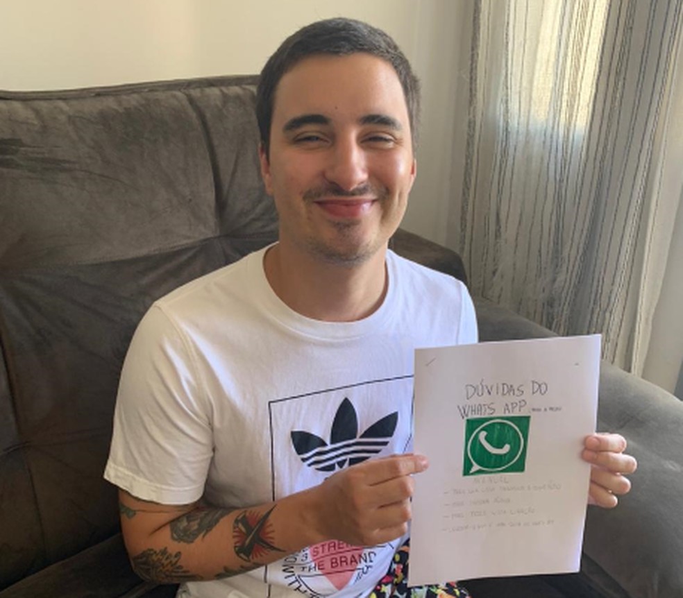 Estudante elaborou um 'manual do WhatsApp' para auxiliar os idosos — Foto: Arquivo pessoal/Alexandre Drabecki