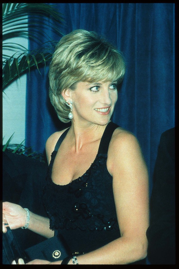 248217 03: Lady Diana Spencer stands at the 41st annual United Cerebral Palsy Awards gala December 11, 1995 in New York City. Lady Diana, the Princess of Wales, received the UCP Humanitarian Award at the fundraising evening. (Photo by Pool/Liaison) (Foto: Getty Images)