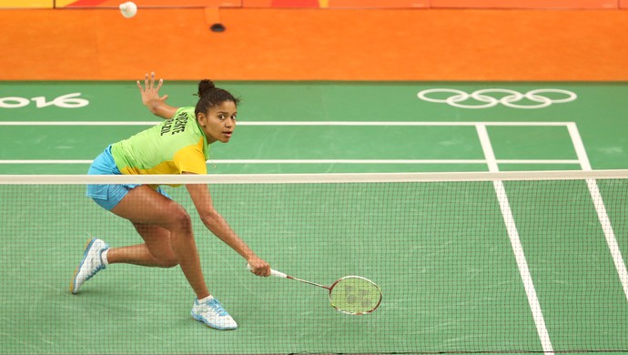 Lohaynny Vicente, do Brasil, enfrenta Marija Ulitina, da Ucrânia; badminton (Foto: Saulo Cruz/Exemplus/COB)