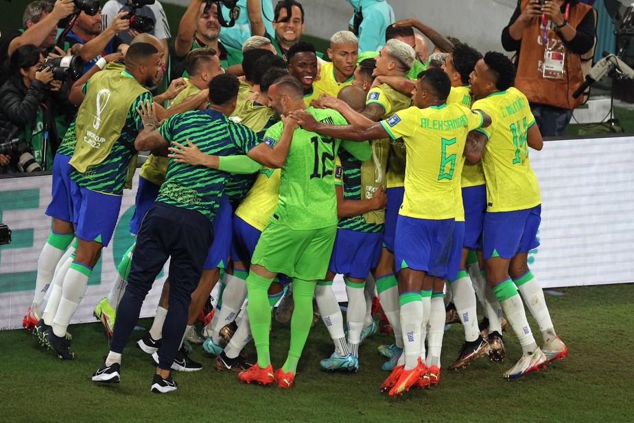 Jogadores do Brasil comemoram o gol contra a Suíça
