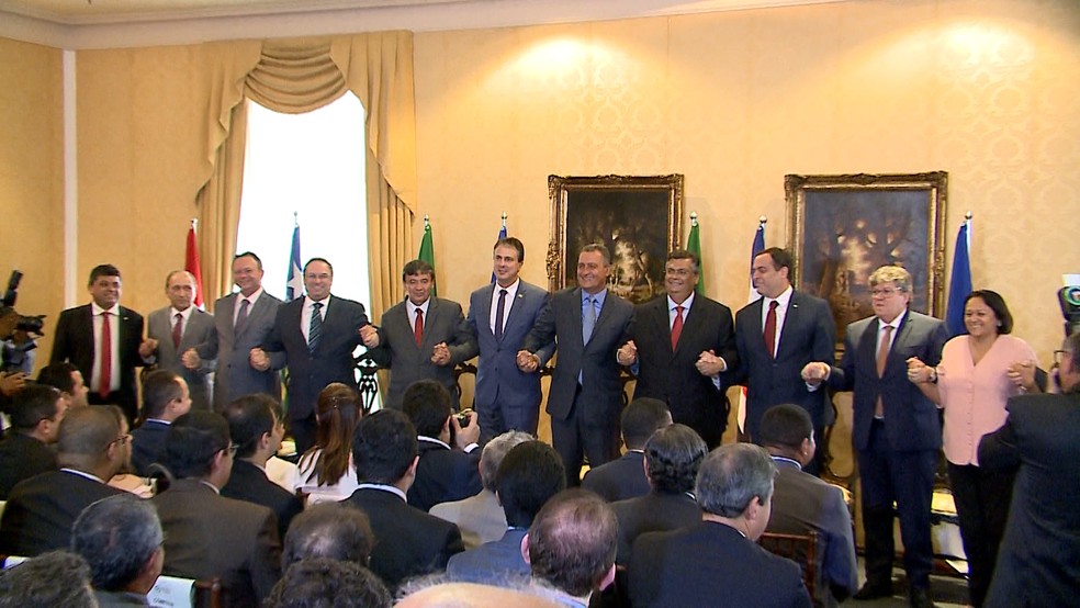 Governadores dos nove estados do Nordeste assinaram acordo para a criação do Consórcio Nordeste em março. — Foto: César Hipólito/TV Mirante