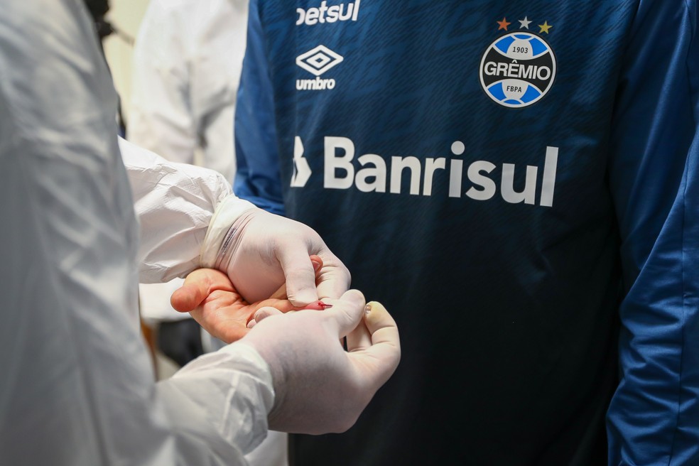 Desde volta aos treinos, Gr&ecirc;mio j&aacute; realizou 487 testes para coronav&iacute;rus &mdash; Foto: Lucas Uebel / Gr&ecirc;mio FBPA