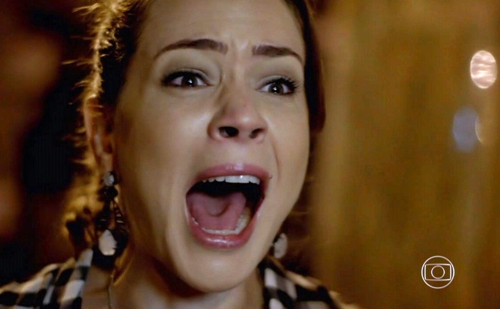 Cristina (Leandra Leal) grita para salvar a vida de José Alfredo (Alexandre Nero) - 'Império' — Foto: Globo