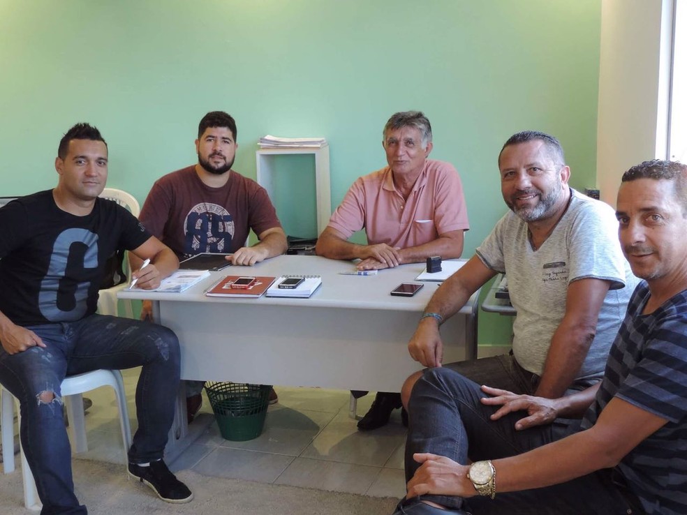 Diretoria do Serrano se reuniu na tarde desta quinta-feira e definiu a data para o começo dos treinamentos da pré-temporada da equipe (Foto: Adjair Fernandes / Serrano-PB)