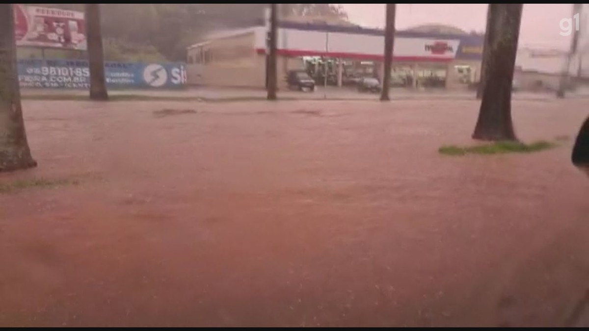 De fortes pluies provoquent des inondations dans les rues et avenues de Jaboticabal, SP |  Ribeirao Preto et Franca