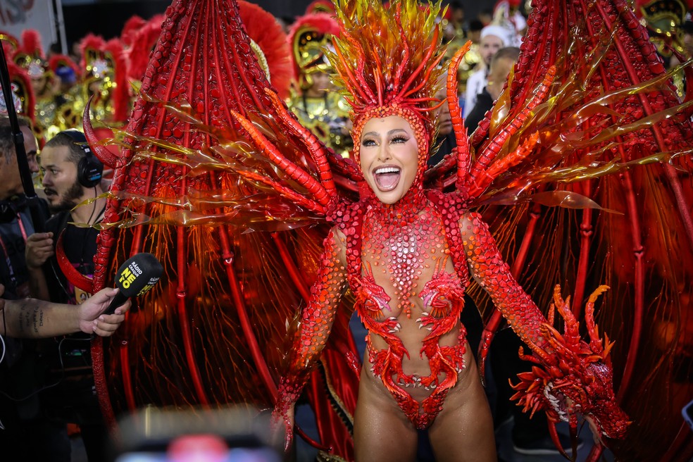 Sabrina Sato, rainha de bateria da Gaviões da Fiel, antes do desfile da escola no Anhembi — Foto: Fábio Tito/g1