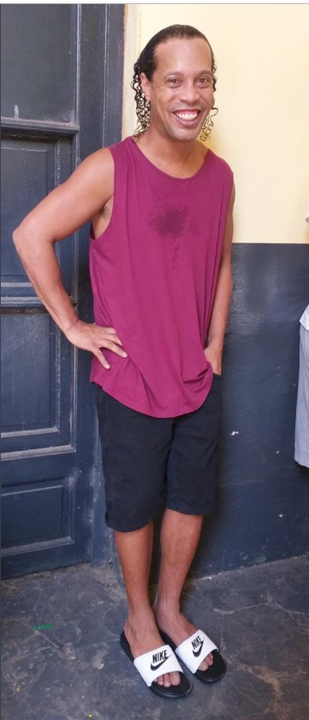 Imagem divulgada em rede social mostra Ronaldinho Gaúcho em penitenciária em Assunção, no Paraguai, em 9 de março de 2020 — Foto: Reprodução/Repollera