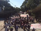 Estudantes e funcionários de universidades protestam em SP