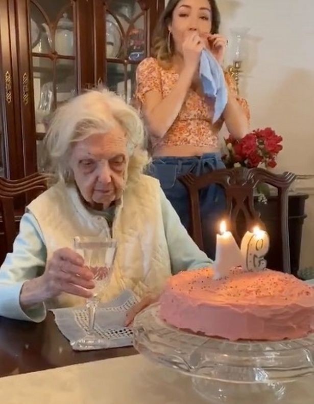 Senhora de 94 anos surpreende família em festa de aniversário (Foto: reprodução/ instagram)