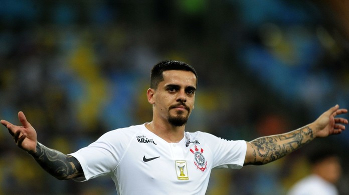 Fagner espera recuperação até sexta para saber se encara o Santos