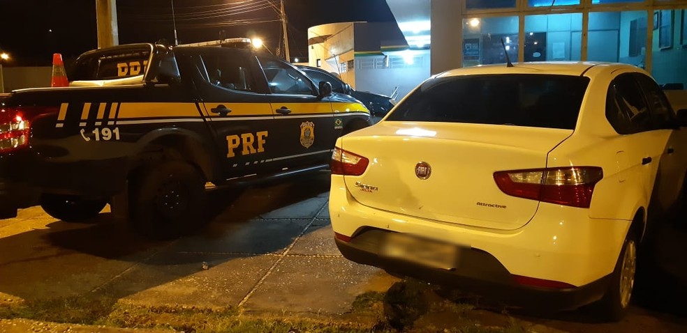 Carro foi apreendido pela PRF — Foto: Divulgação/PRF