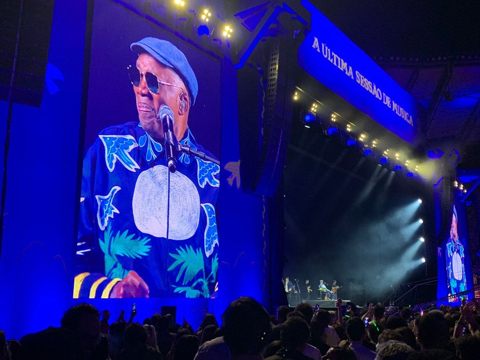Milton Nascimento emociona e leva mais de 60 mil pessoas ao Mineirão no último show da carreira