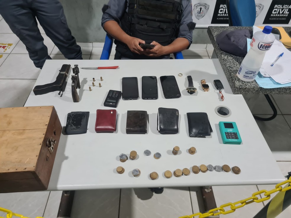 Dois homens são presos e um adolescente é apreendido suspeitos de praticarem assalto em Paço do Lumiar — Foto: Divulgação/22º BPM