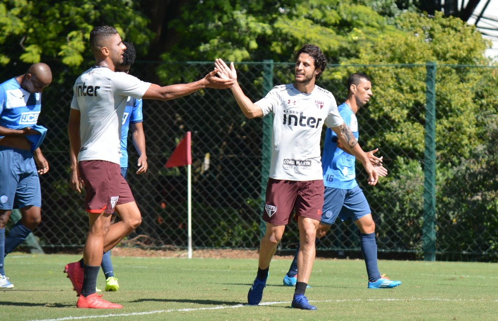 SÃ£o Paulo venceu o SÃ£o Bento em jogo-treino no CT (Foto: Ã‰rico Leonan / saopaulofc.net)
