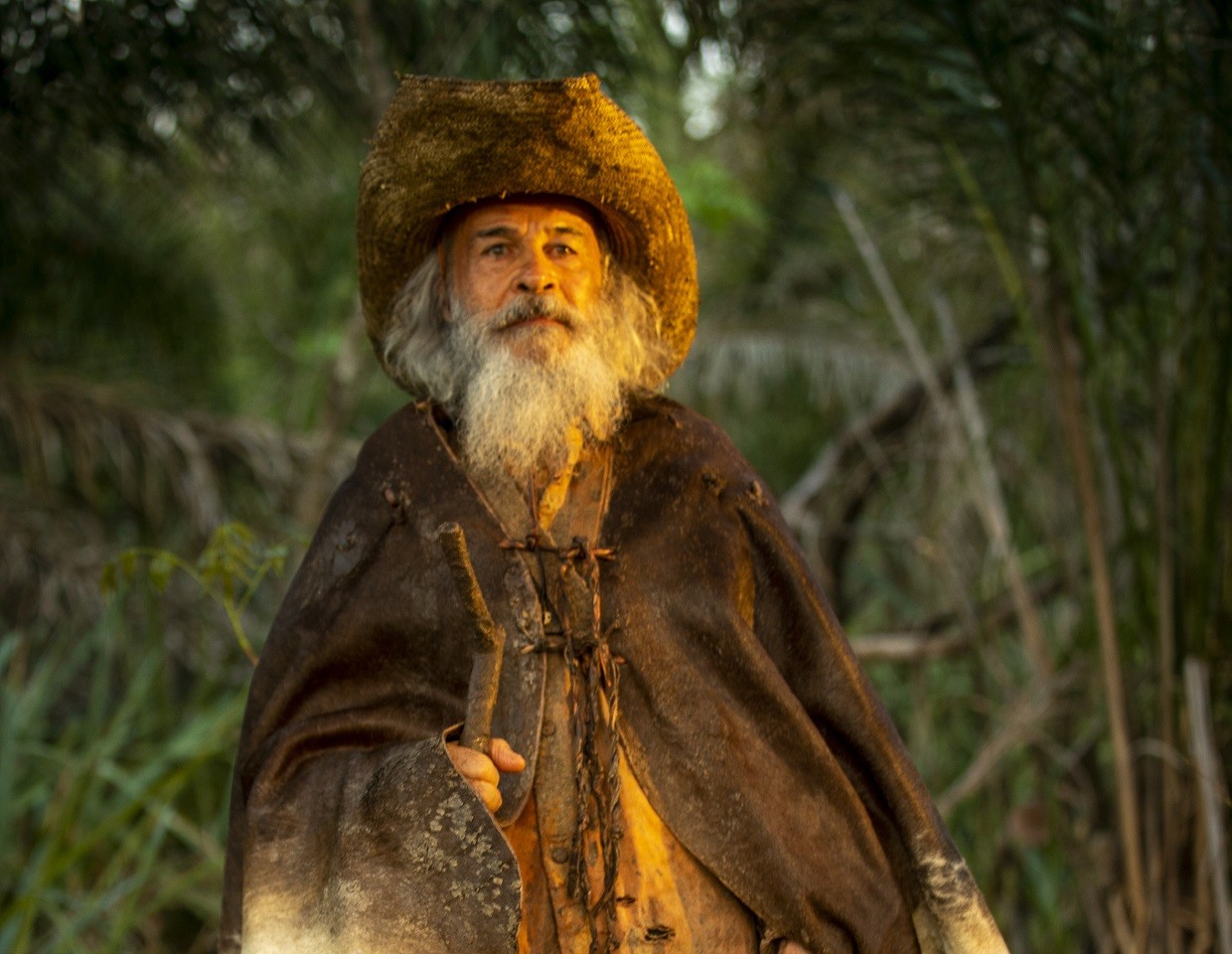 Osmar Prado caracterizado como Velho do Rio na novela Pantanal (Foto: João Miguel Junior/Globo)