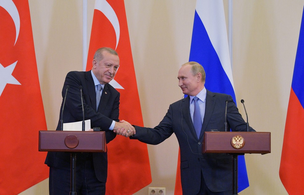 Recep Tayyip Erdogan, da Turquia, e Vladimir Putin, da Rússia, após entrevista coletiva e, Sochi, na Rússia, em 22 de outubro de 2019 — Foto: Alexei Druzhinin/Sputnik/Via Reuters