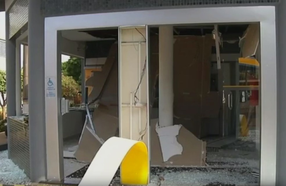 Agências foram atacadas pela quadrilha em abril deste ano (Foto: Reprodução / TV TEM )