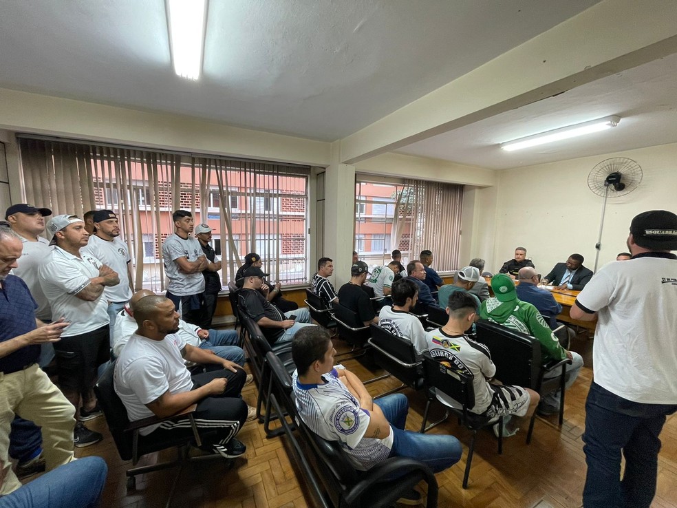 Polícia discute protocolo com torcidas para volta das bandeiras com mastro aos estádios em SP