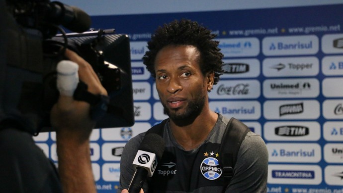 Grêmio deposita R 64,2 mil e quita dívida com Zé Roberto, do Palmeiras