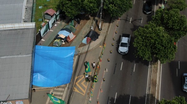 Ju&iacute;za do AM determina desmonte de acampamento bolsonarista em frente a  quartel, em Manaus | Amazonas | G1