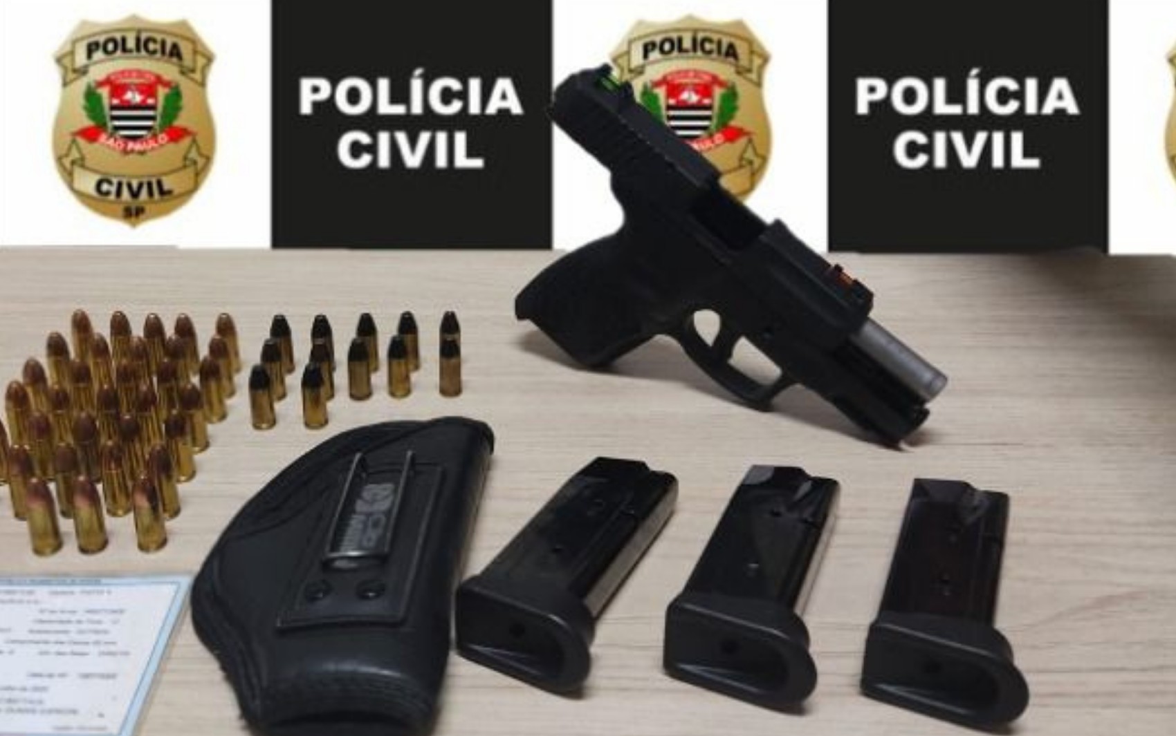 Pistola é apreendida em casa de funcionário da prefeitura que ameaçou prefeito e vice em Sertãozinho, SP