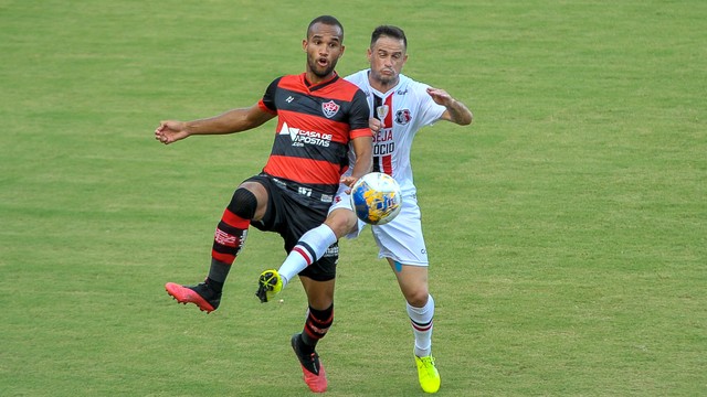 Vitória e Santa Cruz se enfrentaram neste sábado, no Barradão