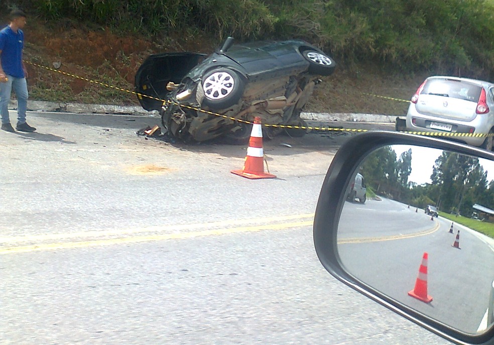 Colisão aconteceu no km 95 da RJ-116, em Bom Jardim (Foto: Jorge Braga/Inter TV)