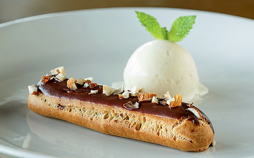 Éclair de chocolate (bomba de chocolate) - Casa e Jardim | Doces