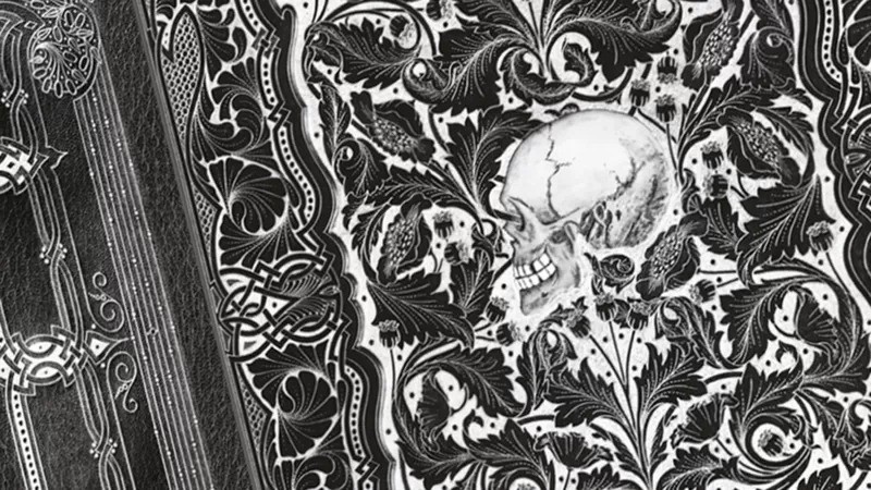 Sangorski passou vários meses criando o design do livro, incluindo a cobra e o crânio dentro das capas (Foto: SHEPHERDS, SANGORSKI & SUTCLIFFE via BBC News)