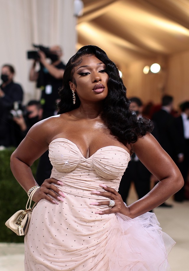 NEW YORK, NEW YORK - SEPTEMBER 13: Megan Thee Stallion attends The 2021 Met Gala Celebrating In America: A Lexicon Of Fashion at Metropolitan Museum of Art on September 13, 2021 in New York City. (Photo by Dimitrios Kambouris/Getty Images for The Met Muse (Foto: Getty Images for The Met Museum/)