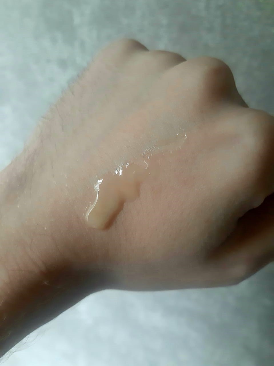 A textura do hidratante antioxidante na mão de Dennys Camacho, nosso colaborador de Beauty Tudo (Foto: Acervo pessoal)