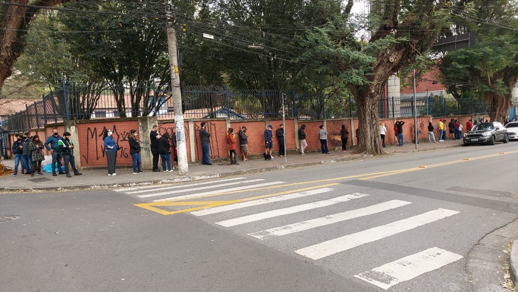 postos de saude da cidade de sp registram filas para vacinacao contra covid de pessoas com 38 anos ou mais nesta sexta sao paulo g1