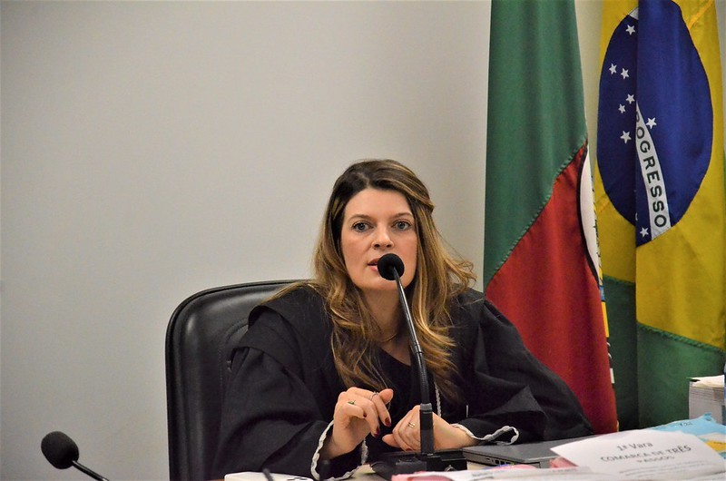 Caso Bernardo: 2º dia do novo júri tem depoimentos de delegada, ex-secretária e vizinha de Boldrini