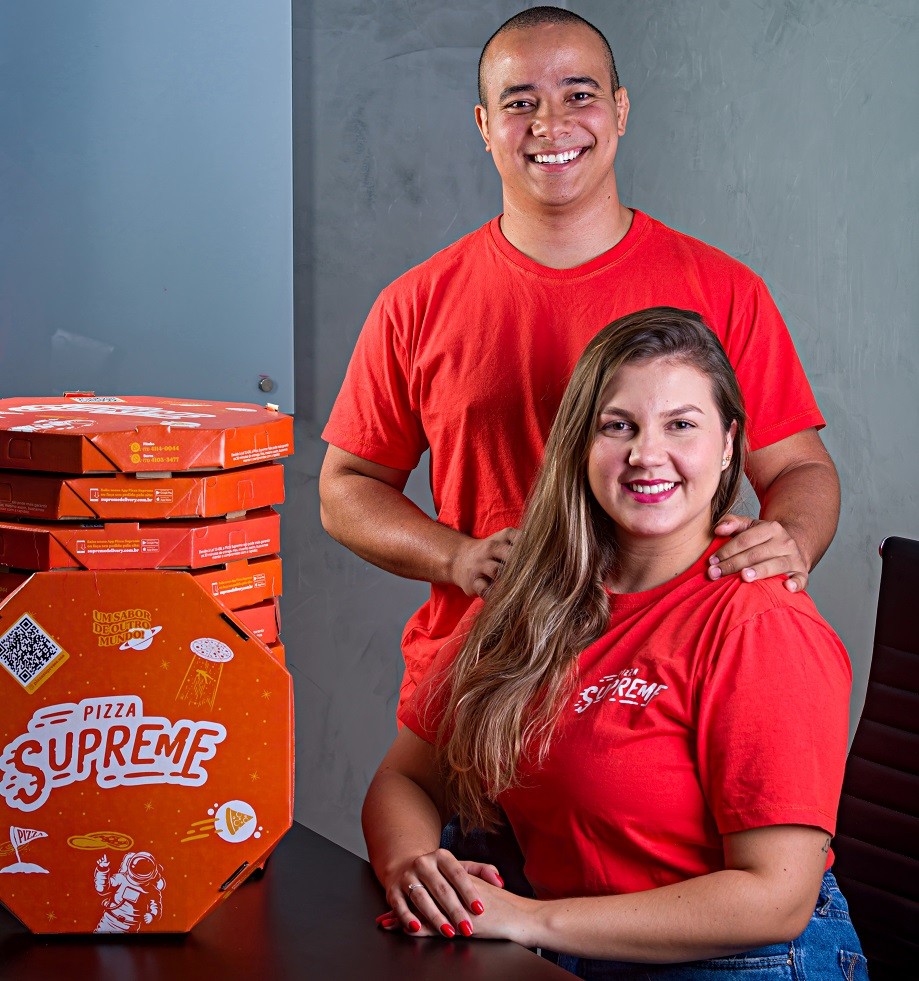 Jonatan Alencar e Lara Vecchi, fundadores da Pizza Supreme (Foto: Divulgação)
